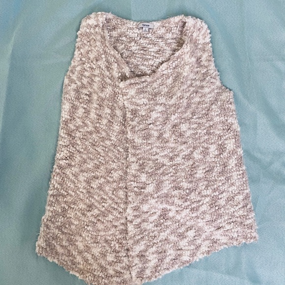 Kenzie Lezlie Fuzzy Textured Sleeveless Cardigan size S - Picture 2 of 10